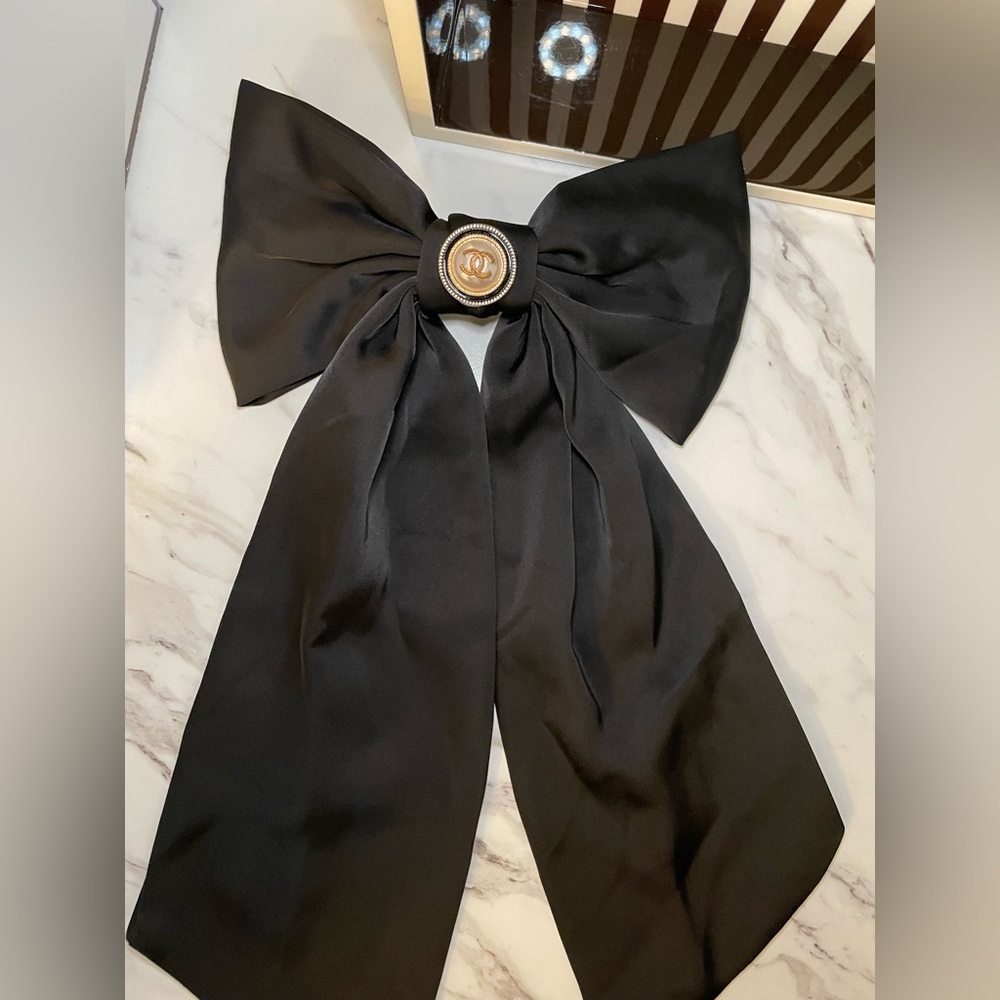 Chanel Black Satin Bow Hair Clip - Picture 4 of 6